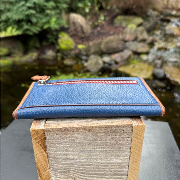 Vintage Dooney & Bourke Tri-Fold Leather Wallet - Picture 15 of 15